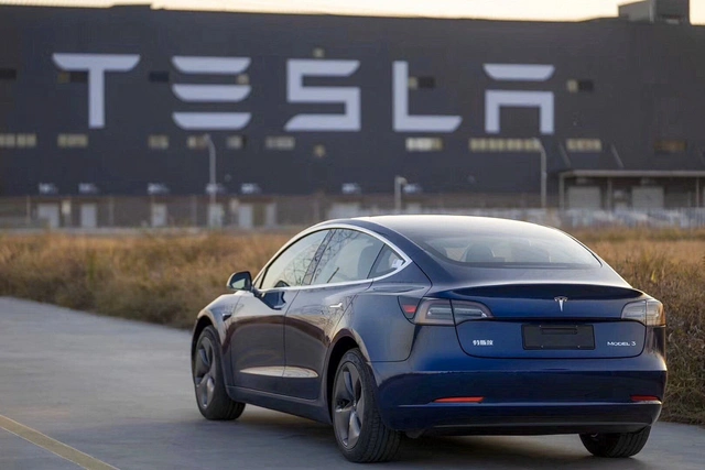 Tesla отзывает 125 000 авто из-за технической неисправности