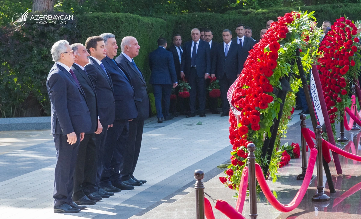 Mülki aviasiya işçiləri peşə bayramlarını qeyd edirlər