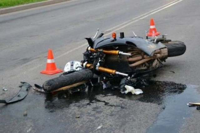 В Баку мотоциклист получил травмы при столкновении с автомобилем