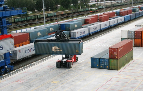 БЖД нарастила контейнерные перевозки грузов в Азербайджан