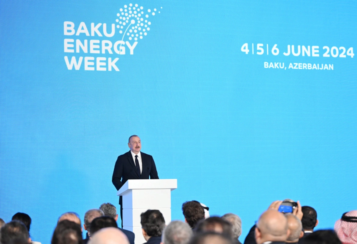 Azərbaycan Prezidenti: "Biz 2027-ci ilin sonunda 2 giqavat bərpaolunan enerji əldə edəcəyik"