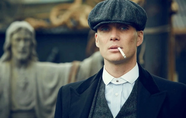 "Peaky Blinders" serialı əsasında yeni film çəkilir: Kilian Mörfi yenidən Tomas Şelbi obrazında