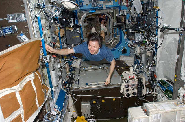 Российский космонавт установил мировой рекорд по длительности космических полетов