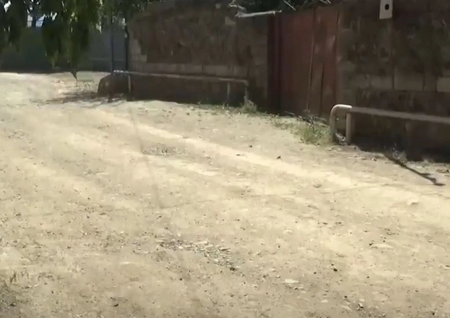 Жители джалилабадского села жалуются на плачевное состояние местных дорог