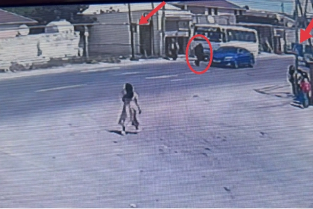 В Баку перебегавшего дорогу перед автобусом мужчину сбил автомобиль