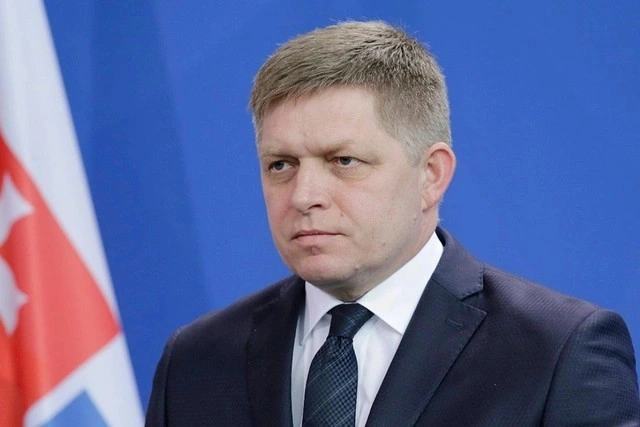 Премьер Словакии проголосовал в больнице на евровыборах "за мир, а не войну"
