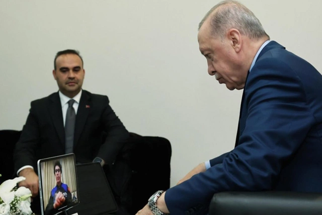 Эрдоган поговорил по видеосвязи со вторым турецким космонавтом