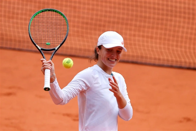Теннисистка Свентек в третий раз подряд выиграла Roland Garros
