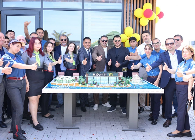 "Sea Breeze"də "McDonaldʼs Azərbaycan"ın yeni restoranı açılıb