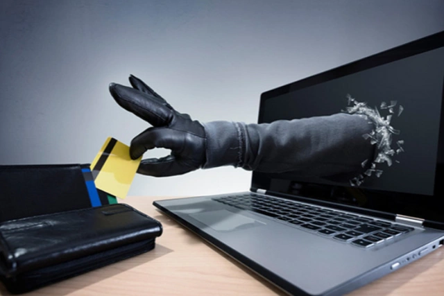 Служба электронной безопасности прокомментировала случаи хищения средств с банковских карт граждан