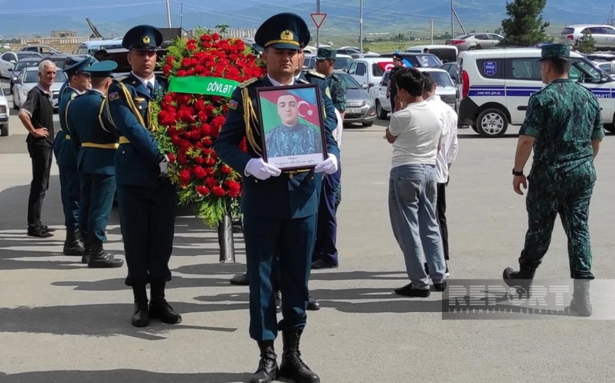 В Гяндже похоронен погибший в результате удара молнии военнослужащий ГПС