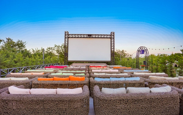 "CineMastercard" Şamaxı şəhərində açıq havada filmlərin nümayişini keçirir