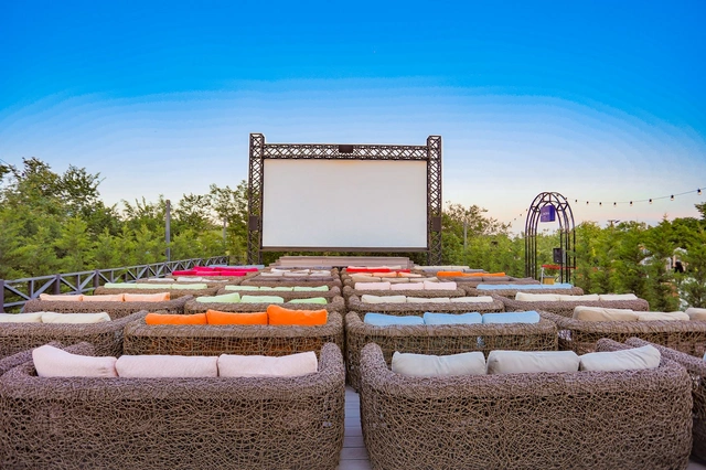CineMastercard в городе Шамахы показывает фильмы под открытым небом