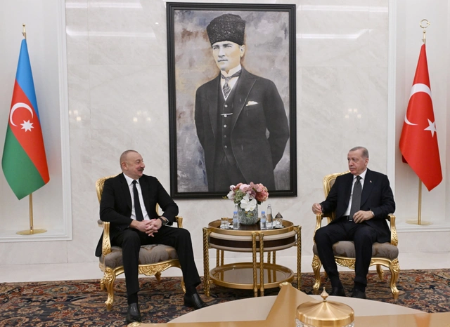 Президенты Азербайджана и Турции встретились в аэропорту Эсенбога Анкары