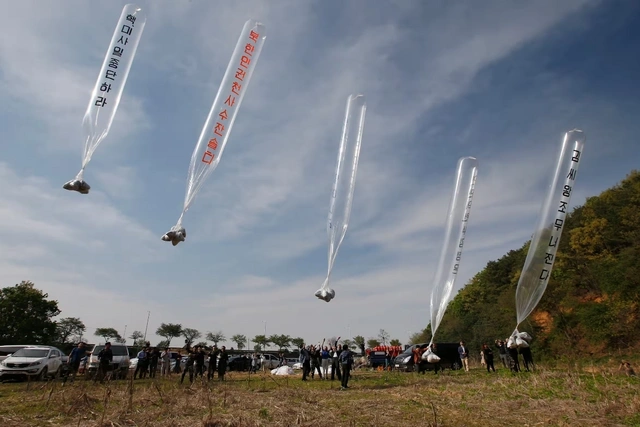 КНДР вновь запустила в Южную Корею сотни воздушных шаров с мусором