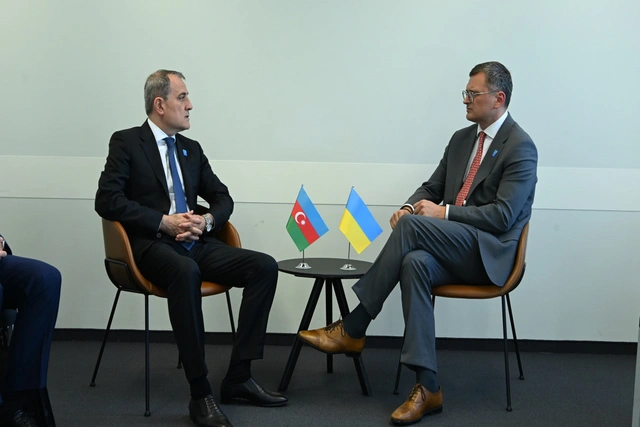Глава МИД Азербайджана обсудил с украинским коллегой актуальные вопросы двусторонней повестки