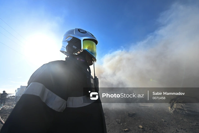 Пожар в донерной возле станции метро "Нефтчиляр" потушен