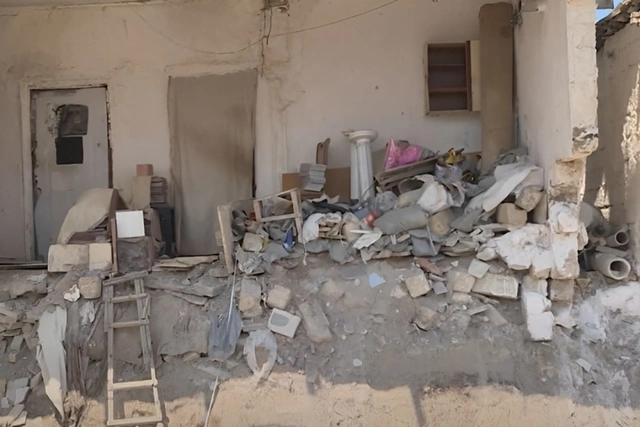 Частные дома в Балаханы пришли в аварийное состояние из-за строительства на заводе