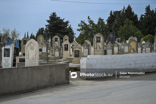 На гусарском кладбище разрушены надгробия