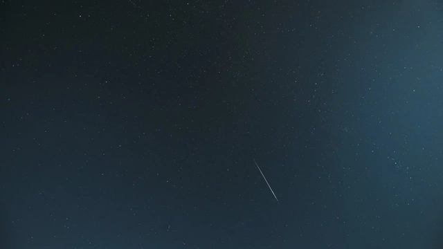Жители Казахстана ночью наблюдали в небе яркие объекты