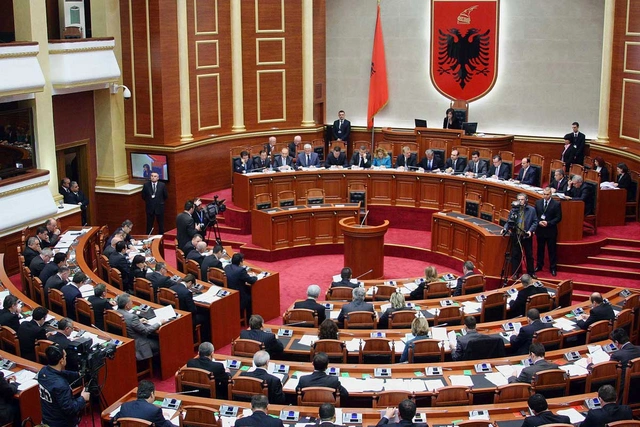СМИ: В Албании отменили заседание парламента из-за поездки депутатов на Евро-2024