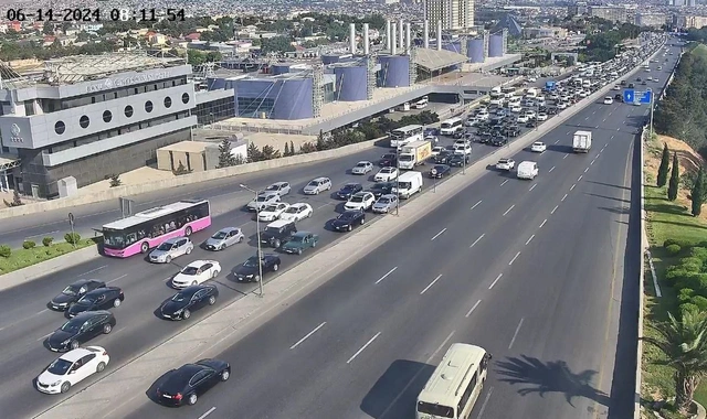 На каких улицах Баку 14 июня наблюдаются пробки?