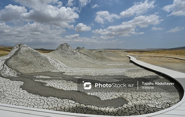 Turistlər üçün Abşeronda yeni destinasiya: Dulusçuluq və neftlə rəsm çəkmək də öyrədilir