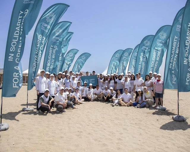 COP29 könüllülərinin iştirakı ilə sahilyanı təmizlik aksiyası təşkil edildi