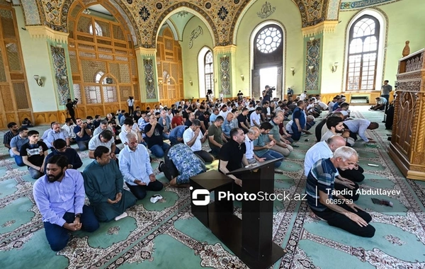 В Баку в мечети Тезепир совершен праздничный намаз