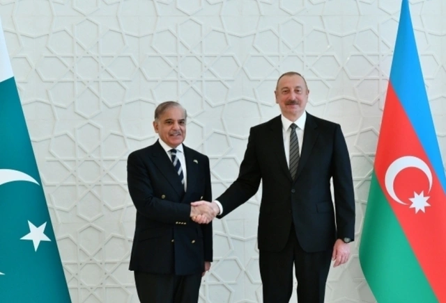 Премьер-министр Пакистана позвонил Президенту Азербайджана