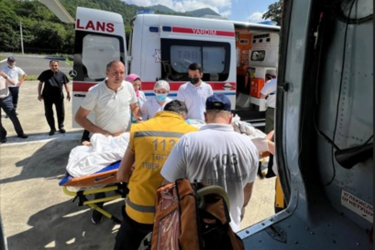 Qəbələdə ağır avtoqəzaya düşən turistlərin son durumu açıqlandı: Birini helikopterlə təxliyə ediblər