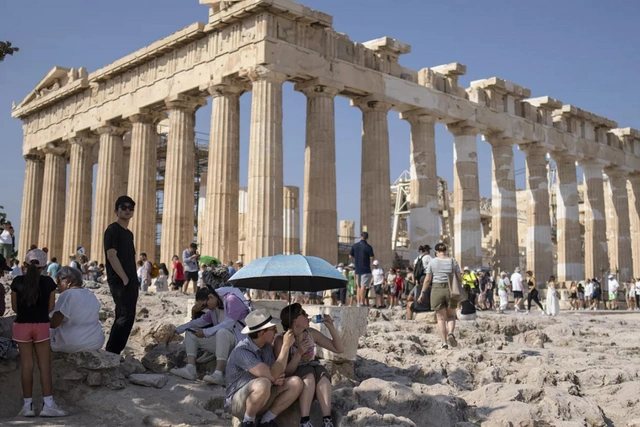 В Греции из-за аномальной жары гибнут туристы