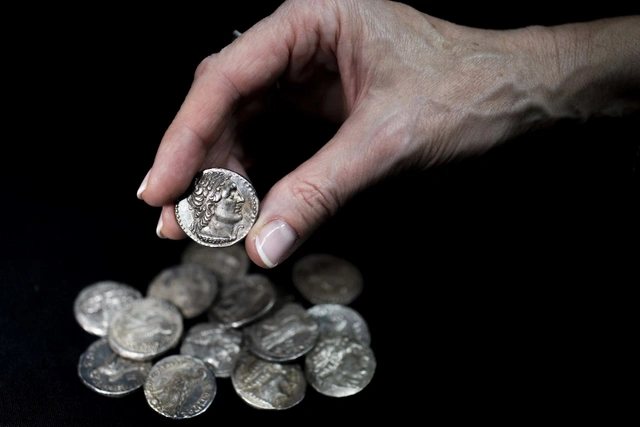 Израильские археологи раскопали клад монет эпохи восстания Галла