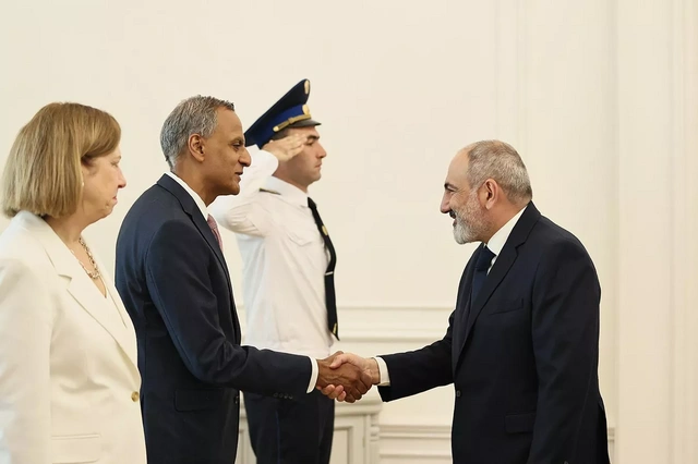 Пашинян обсудил с заместителем госсекретаря США мирный процесс между Баку и Ереваном