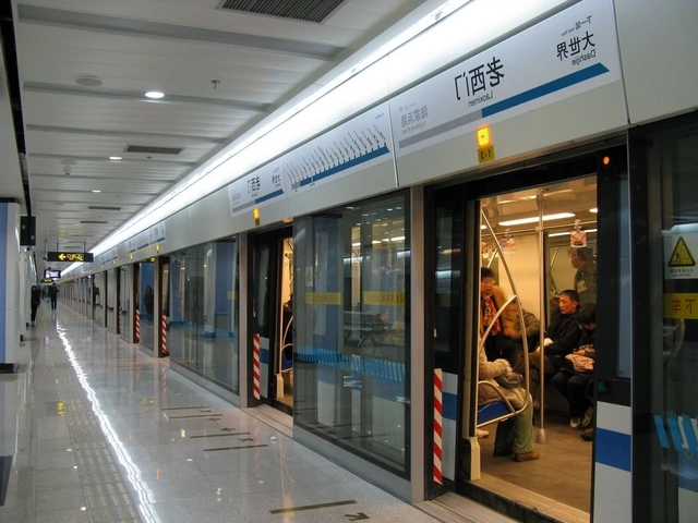 В Китае три человека пострадали из-за нападения в метро