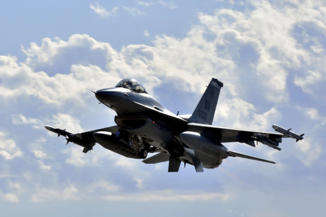 Передаваемые Киеву истребители F-16 разместят в Украине