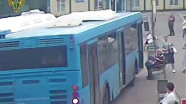 В России автобус насмерть задавил женщину