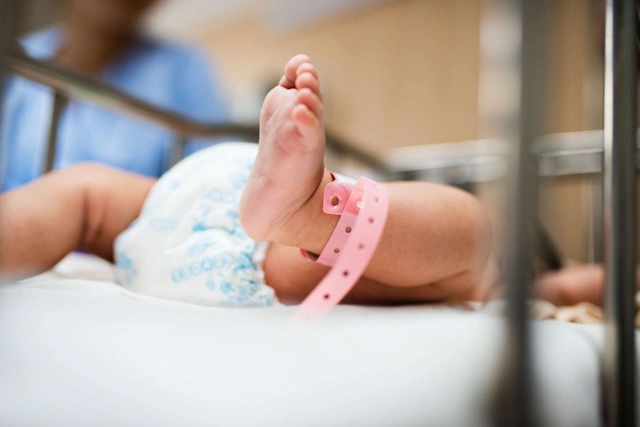 В Сумгайыте новорожденный ребенок обварился кипятком