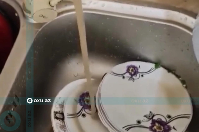 Почему в дома в Гусарском районе поступает грязная вода?