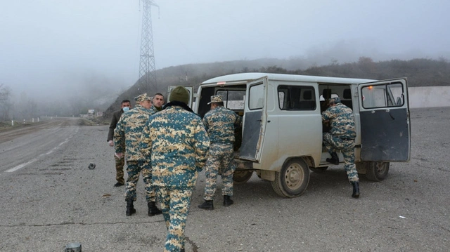 Азербайджан передал Армении останки двух солдат