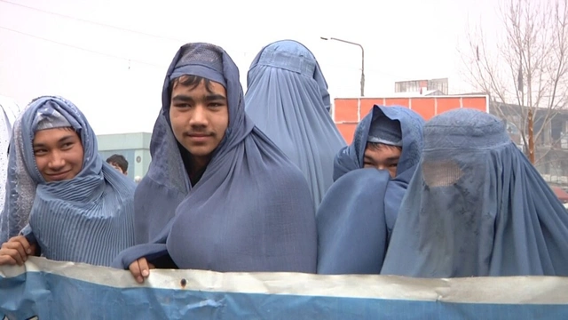В Узбекистане мужчину отправили за решетку за ношение женской одежды