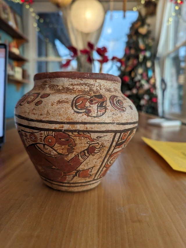 В Мексику вернули древнюю вазу Майя: ее купила американка всего за 4 доллара