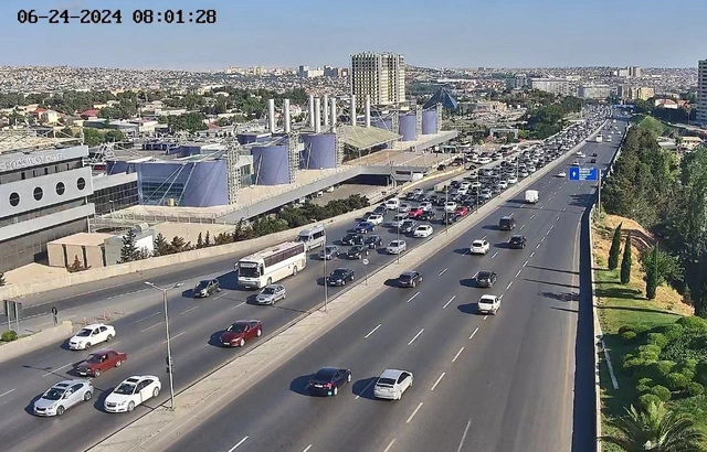 На каких улицах Баку 24 июня наблюдаются транспортные заторы?