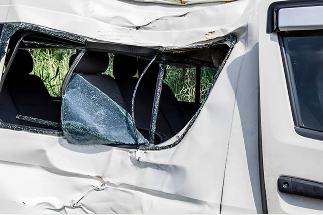 В Масаллинском районе водителя насмерть придавило микроавтобусом