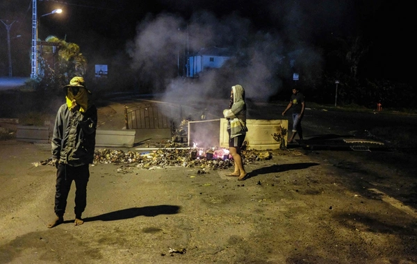 В Новой Каледонии возобновились столкновения между протестующими и полицией