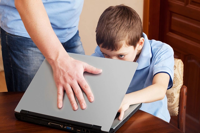 Uşaqlarda internet asılılığının təhlükəli nəticələri