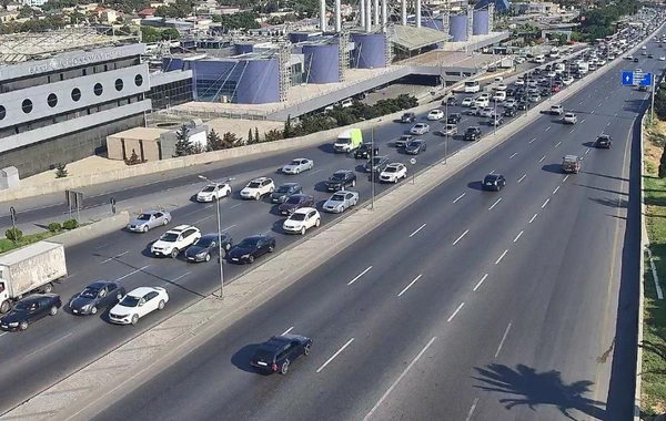 На каких улицах Баку 25 июня наблюдаются транспортные заторы?