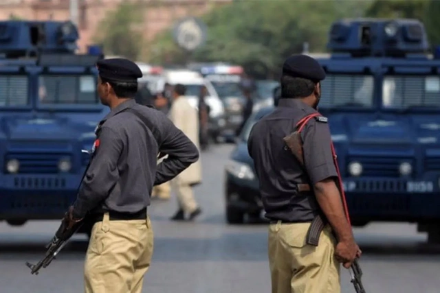 Pakistanda yaşayış binasına silahlı hücum: Ölənlər var