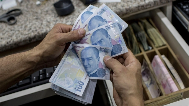 Турецкая валюта побила антирекорд