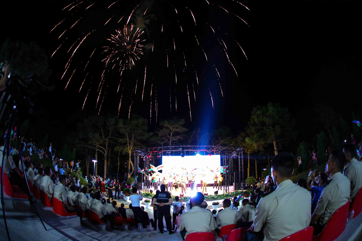 Xətai rayonunda Silahlı Qüvvələr Gününə həsr olunmuş konsert proqramı keçirilib